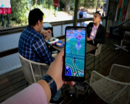 Smartphone displaying the fictional Southern Mix Trails game for BEGINNERS